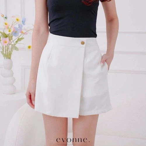 Evonne RaEum Skorts